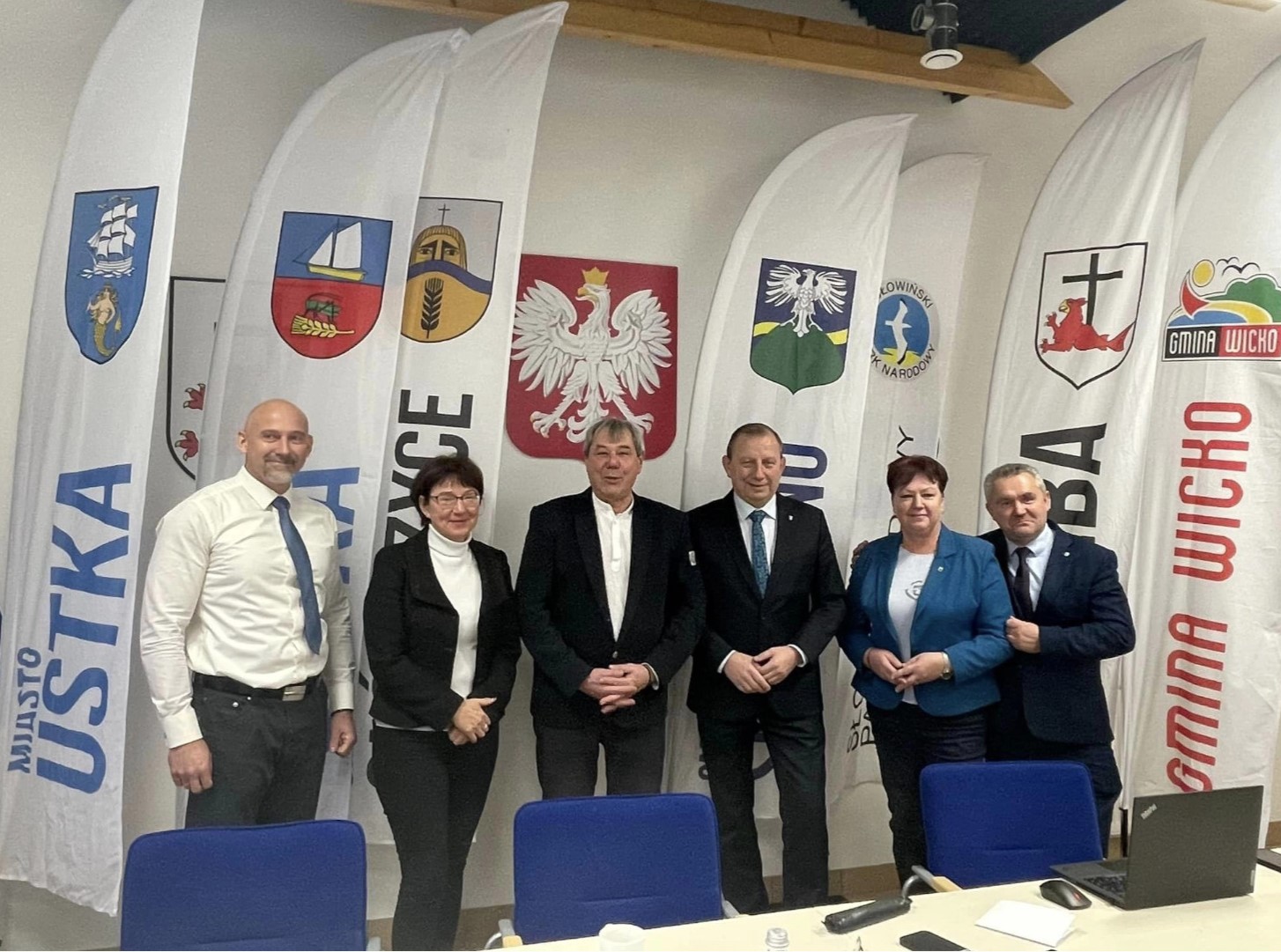 Zdjęcie grupowe przedstawicieli podczas pamiętnego założenia stowarzyszenia